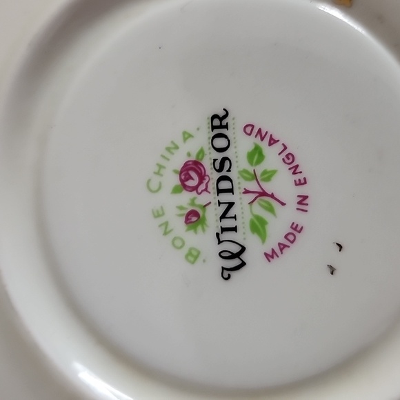 Windsor Teacup & Saucer With Pink And Blue Roses, rare find - Picture 6 of 7